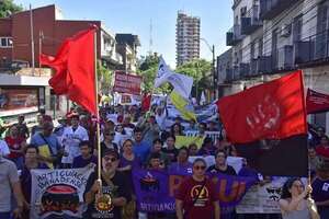 Día del Trabajador: masivas protestas apuntaron contra Gobierno de Santiago Peña y el cartismo - Nacionales - ABC Color