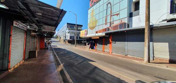 Poco movimiento comercial en la zona céntrica, debido al feriado - La Clave