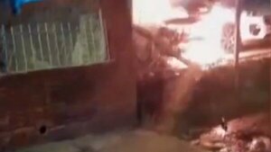 Desconocidos atacan playa de autos y provocan incendio de vehículo en Fernando de la Mora - Radio Imperio 106.7 FM