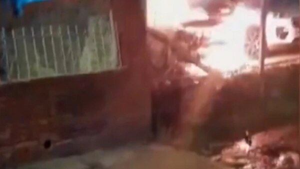 Desconocidos atacan playa de autos y provocan incendio de vehículo en Fernando de la Mora - Radio Imperio 106.7 FM