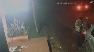Violento robo de vehículo en CDE
