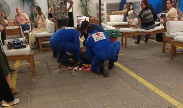 Día del Trabajador: ¿Jaguare? Subió a una mesa a bailar, cayó y se reventó la cabeza anga