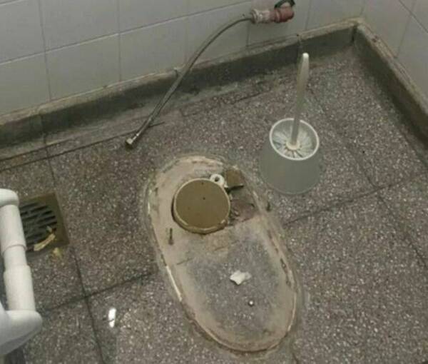 ¡Pero qué ca...nallada! Entraron a robar a una casa y dejaron a los dueños con una tremenda duda