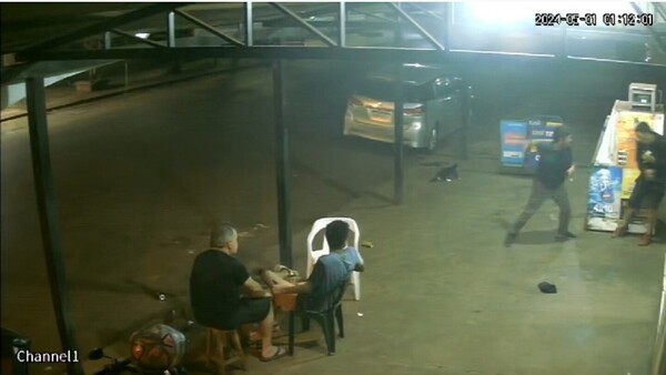 Estaba compartiendo frente a una bodega y fue asesinado por un adicto