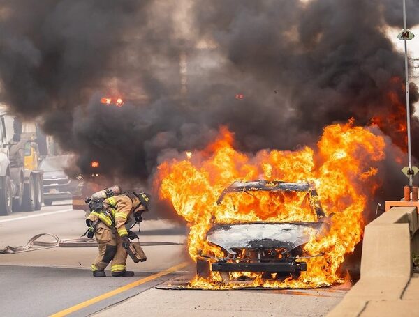 Bombero aclara mitos sobre riesgos eléctricos en vehículos · Radio Monumental 1080 AM