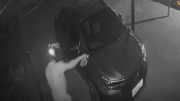 ¡Demencia total! Queman vehículo de una mujer en PJC - Noticias Paraguay