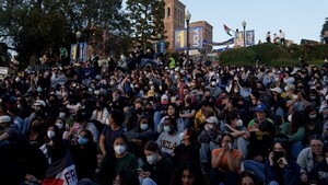 Policía de EEUU desmantela protesta propalestina en la universidad de Los Angeles