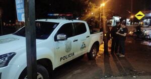 La Nación / Policías respondieron a aviso de violencia familiar pero supuesta víctima los recibió a golpes