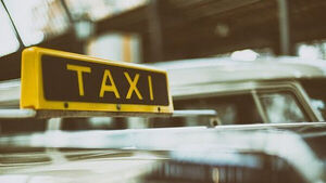 Taxistas se quejan de 'desventaja' en competencia con plataformas