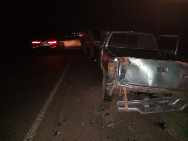 Accidente de tránsito en Ruta PY05: Choque de motocicletas y camioneta, daños materiales y heridos.