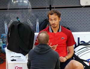 Versus / Medvedev abandona por lesión y Lehecka pasa directo a semifinales en Madrid