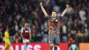 Olympiacos sorprende y golea al Aston Villa