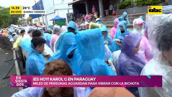 Video: fanáticos aguardan a Karol G bajo amenaza de tormenta - Ensiestados - ABC Color