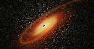 La Nación / Descubren ‘atascos’ de agujeros negros en los centros galácticos