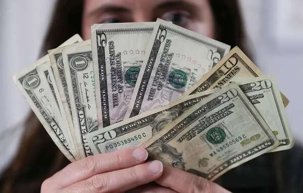 PGN 2025: Ejecutivo mantiene el mismo monto para pago del seguro vip - Economía - ABC Color
