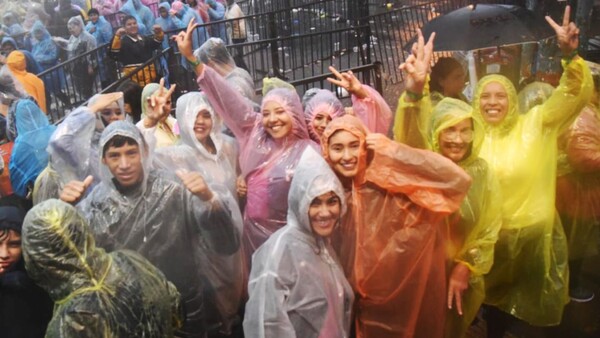 Por lluvia posponen para hoy el show de Karol G