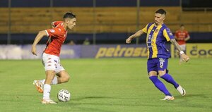 Versus / Nacional y Luqueño se miden con recital de fondo en barrio Obrero