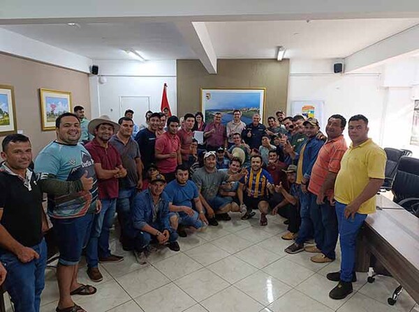 Gobernador logra acuerdo entre productores y acopiadores de mandioca | DIARIO PRIMERA PLANA