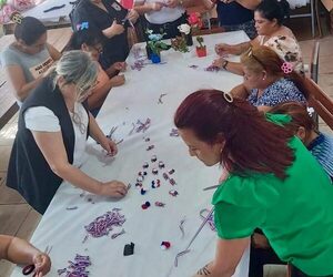 Internas de cárcel de mujeres de CDE preparan 4.000 escarapelas para las escuelas y colegios – Diario TNPRESS
