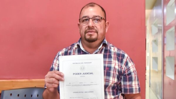 Docente denuncia que embargaron su sueldo por pagarés que no firmó - Radio Imperio 106.7 FM