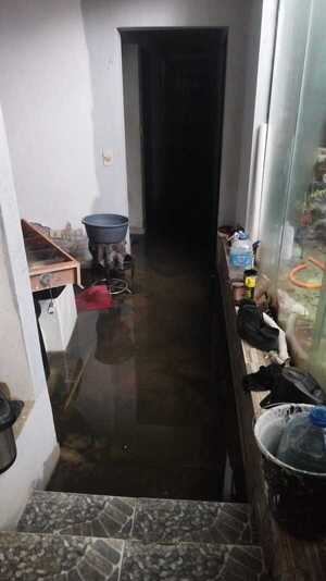 Centro de San Lorenzo: Familia vive entre aguas negras cada vez que llueve » San Lorenzo PY