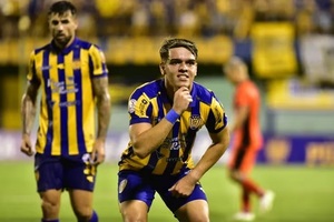 Nacional vs Luqueño: Partido sin público al ritmo de Karol G