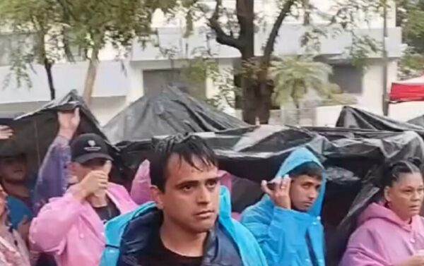 Locura por la “Bichota”: Fans perdieron paciencia, hubo peleas, pero Karol G anunció un regalo