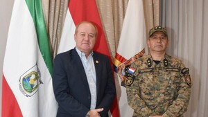 Nuevo director de Policía de Itapúa se reúne con gobernador
