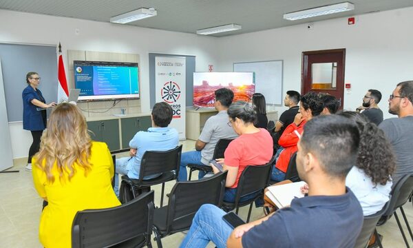 Emprendedores se capacitan en manejo de herramientas digitales de la mano del PTI Paraguay