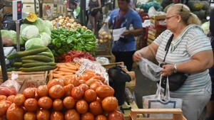 Precios de frutas y verduras empujaron a una inflación del 4% en abril