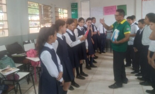 CDE: adolescentes reciben orientaciones para el cuidado de su salud