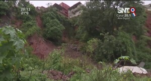 Casas en peligro de derrumbe en Itá Pyta Punta - SNT