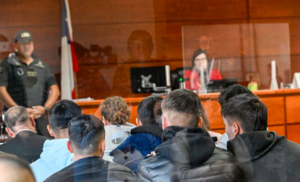 Versus / Arrestan a nueve futbolistas en Chile acusados de violar a una mujer en 2021
