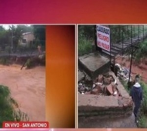 Puente peatonal corre riesgo de caer tras últimos raudales en Ñemby - Paraguay.com