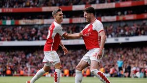 El Arsenal insiste entre la polémica