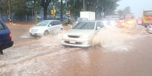 En Asunción, lluvia de un solo día, superó al promedio de todo un mes