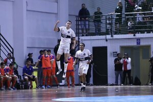 Versus / En futsal le va bien: Olimpia goleó a Cerro Porteño en el superclásico