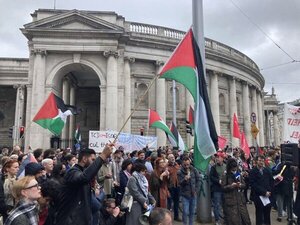 Estudiantes en Irlanda multados por protestar a favor de Palestina
