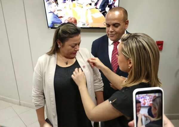 Legisladores tránsfugas: cambio de bando podría ser un delito tipificado en el Código Penal, según constitucionalista - Política - ABC Color
