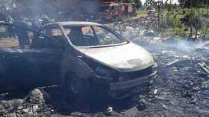 Hallan incinerado el supuesto auto usado por sicarios que mataron a Gringo González