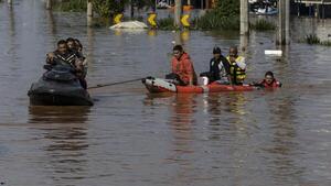 Paraguaya afectada por inundación critica cierre de consulado en Porto Alegre: “No tenemos a quién recurrir”