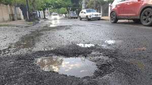 Asunción y sus baches: recaparon hace una semana, pero hoy la calle ya está destruida - Nacionales - ABC Color