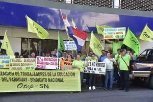 Docentes exigen rubros para docentes “ad honorem” - Nacionales - ABC Color