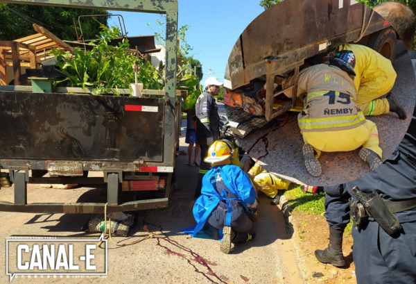 CAMIÓN FLETE PASÓ POR ENCIMA DEL CONDUCTOR Y QUEDÓ GRAVEMENTE HERIDO