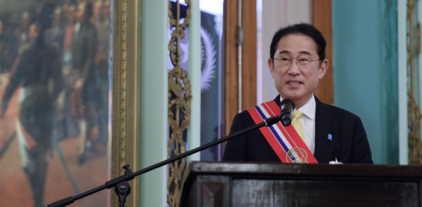 El primer ministro japon茅s deja Paraguay y viaja a Brasil para completar su gira - Revista PLUS
