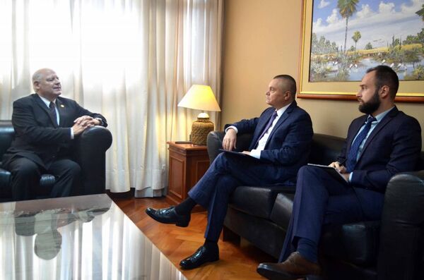 Presidente de la CSJ, doctor Benítez Riera, se reunió con el embajador de Rusia