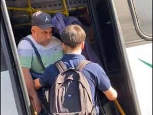 Video: así opera presunto descuidista en un bus, según captó una pasajera - Nacionales - ABC Color