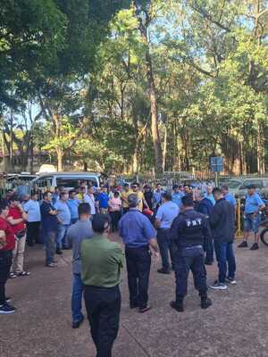 Taxistas piden una vía rápida exclusiva en el microcentro de CDE - ADN Digital