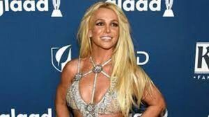 Britney Spears mostró su tobillo hinchado y culpa a su madre
