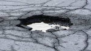 "Bacheando": Hacen lo que las municipalidades no - SNT